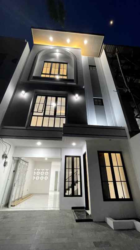 dijual rumah jalan tbet barat jakarta