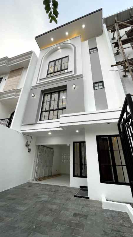 dijual rumah jalan tbet barat jakarta