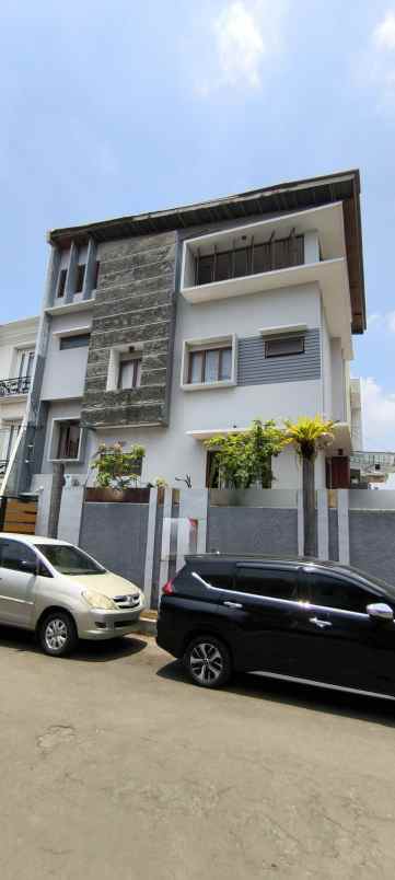 dijual rumah janur kuning