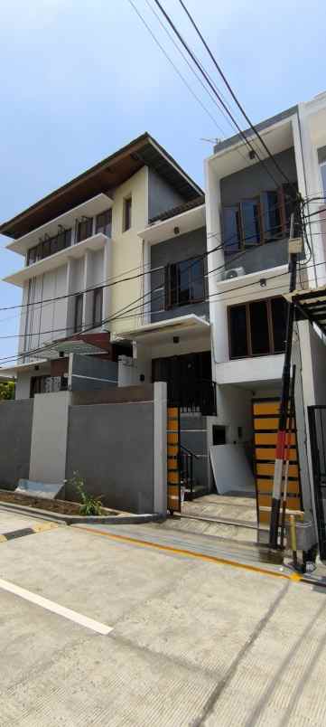 dijual rumah janur kuning
