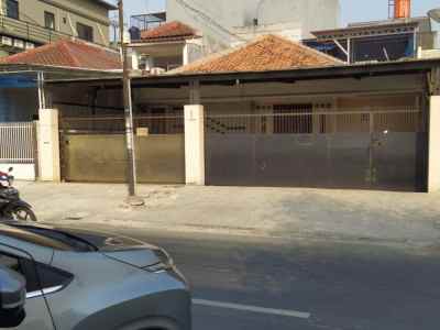 dijual rumah jatinegara