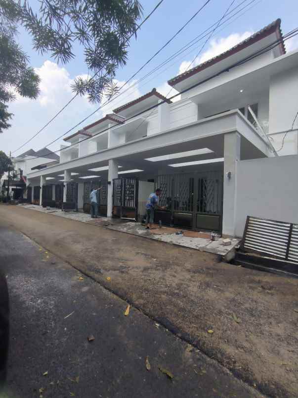 dijual rumah jatipadang