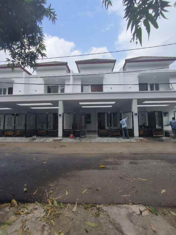 dijual rumah jatipadang