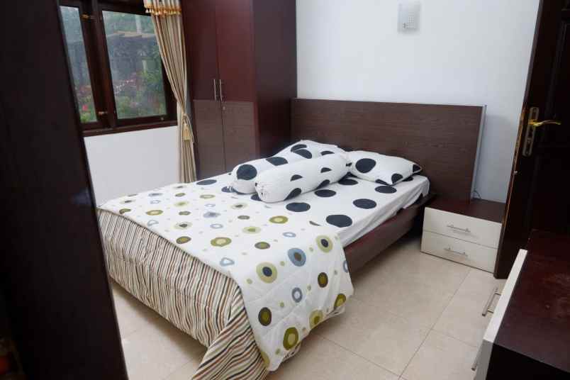 dijual rumah jl abdul gani atas