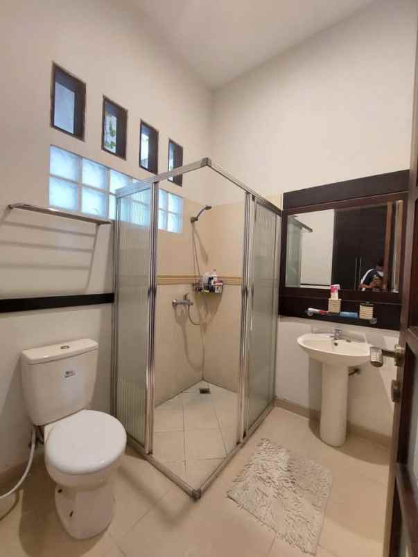 dijual rumah jl ampera kemang