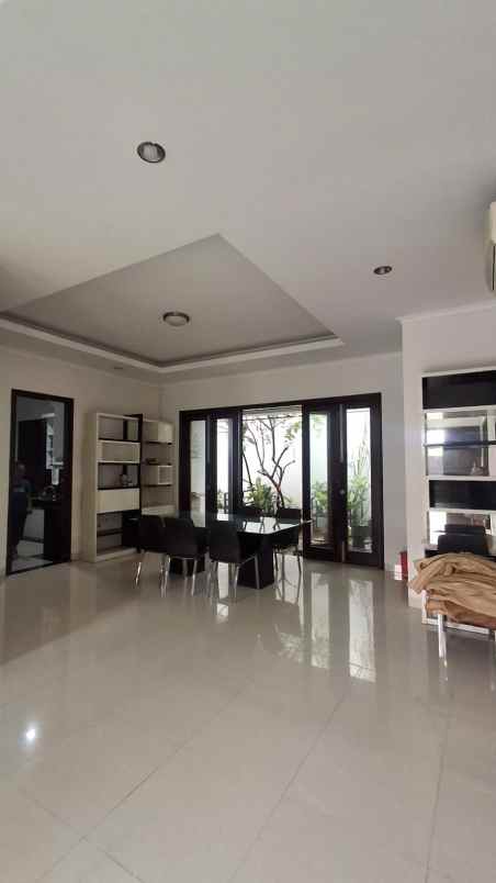 dijual rumah jl bale hinggil