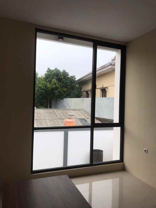 dijual rumah jl benda