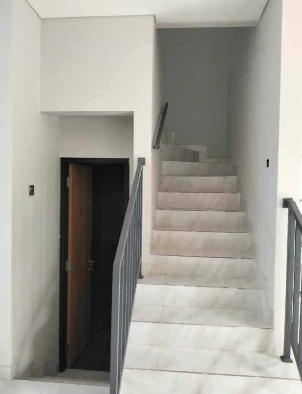 dijual rumah jl bhinneka ii