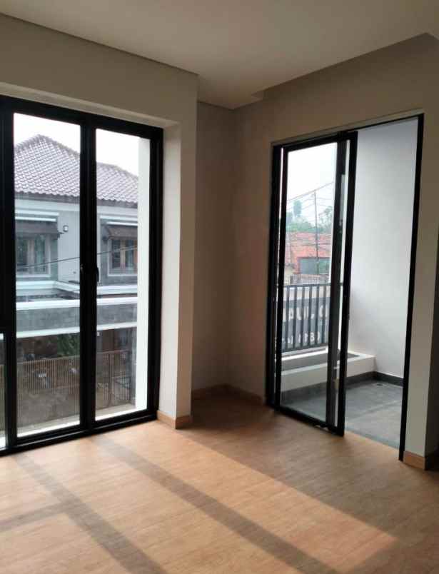 dijual rumah jl bhinneka ii