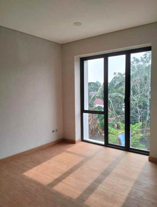 dijual rumah jl bhinneka ii
