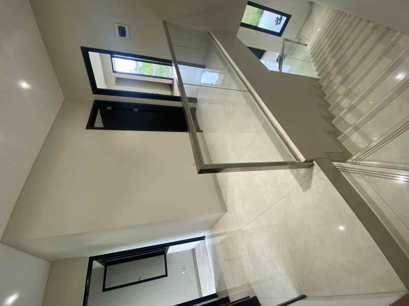 dijual rumah jl bsd raya vanya park