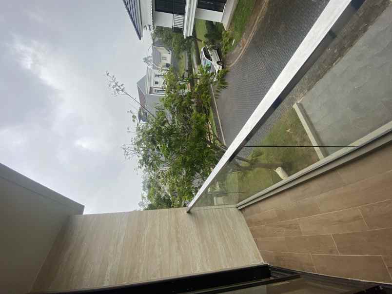 dijual rumah jl bsd raya vanya park