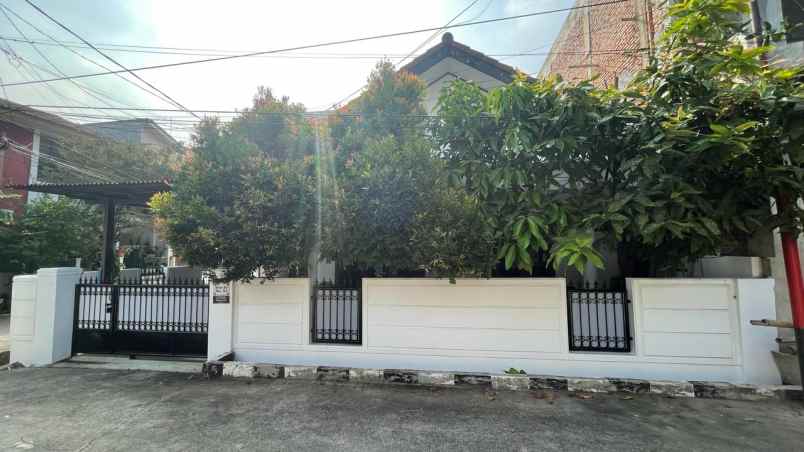 dijual rumah jl caman raya jatibening