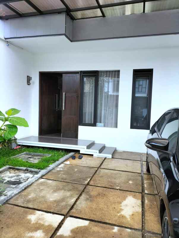 dijual rumah jl cihanjuang