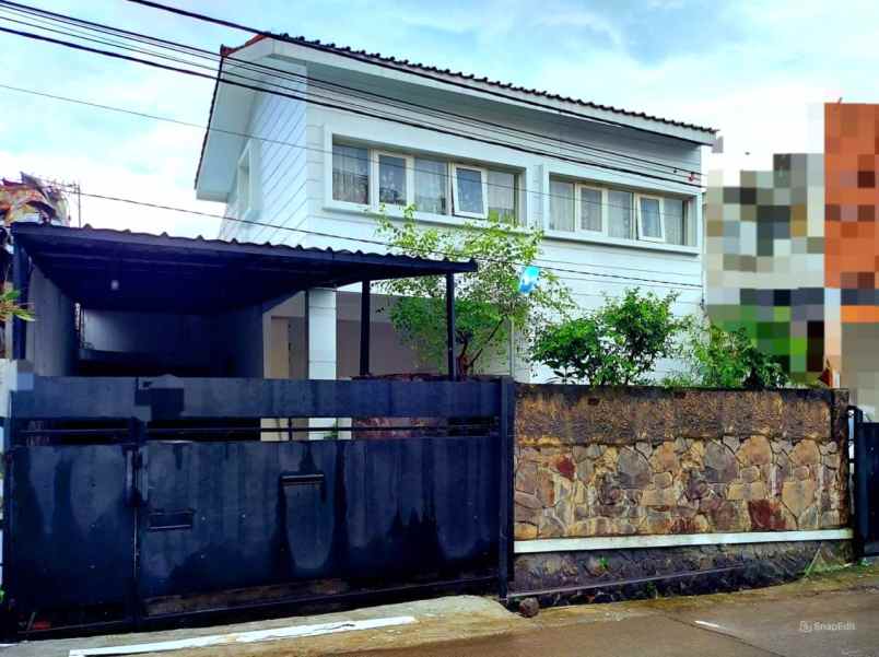 dijual rumah jl cihideung