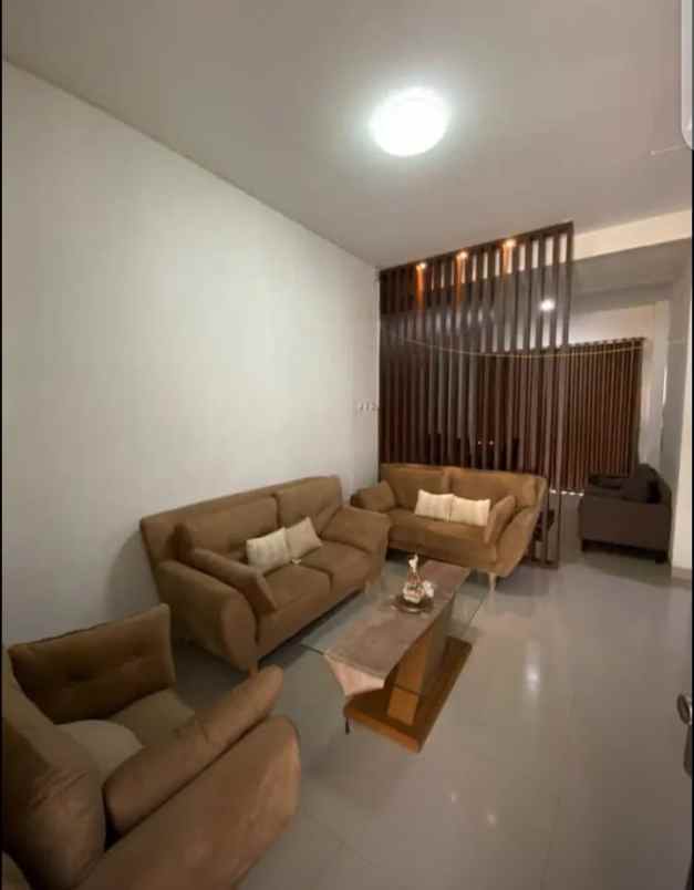 dijual rumah jl cisaranten kulon