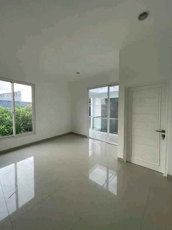 dijual rumah jl damai