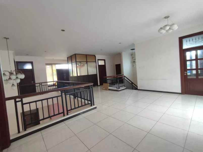 dijual rumah jl gatot subroto tonja kec