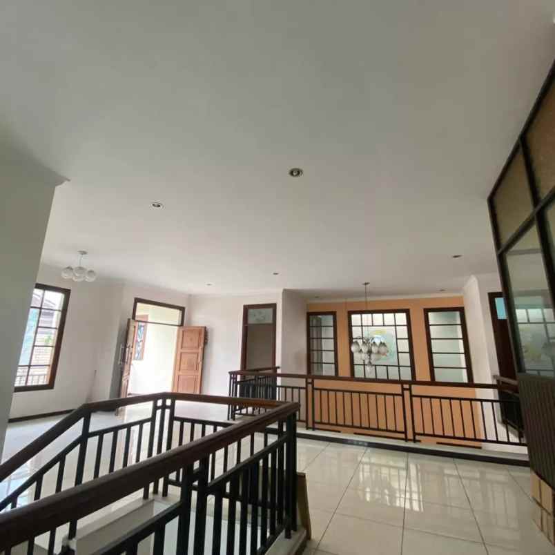 dijual rumah jl gatot subroto tonja kec