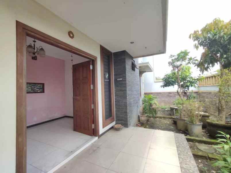 dijual rumah jl gatot subroto tonja kec