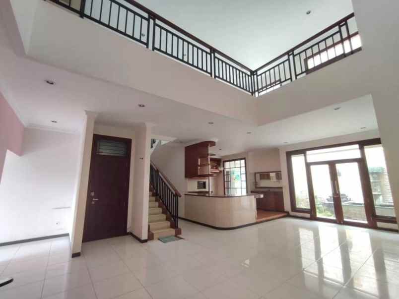 dijual rumah jl gatot subroto tonja kec