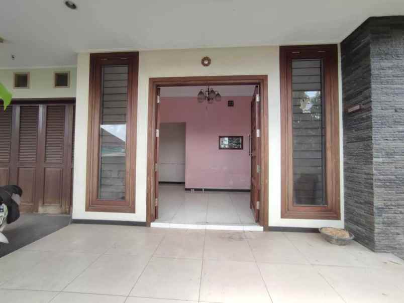 dijual rumah jl gatot subroto tonja kec