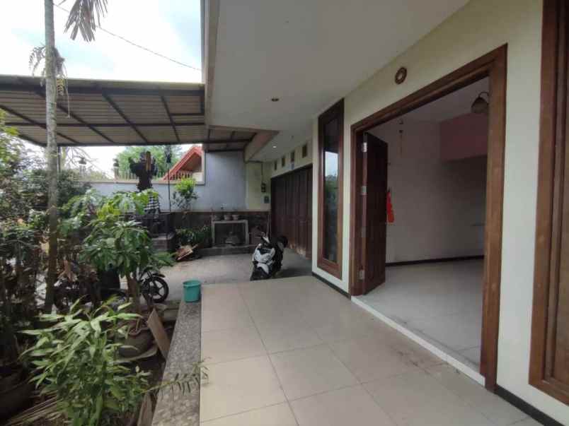 dijual rumah jl gatot subroto tonja kec