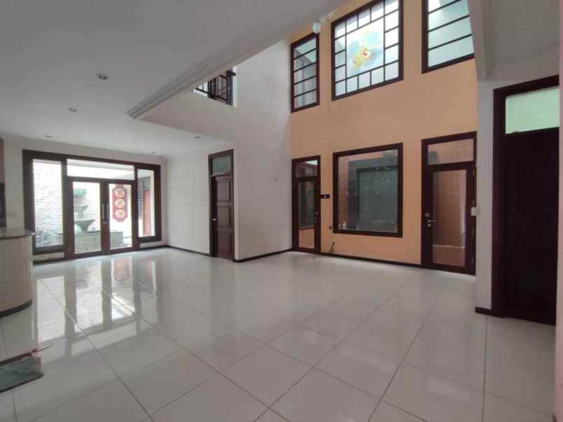 dijual rumah jl gatot subroto tonja kec