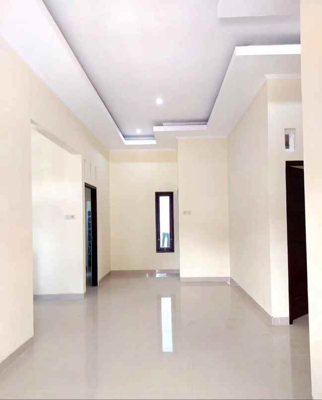 dijual rumah jl gito gati