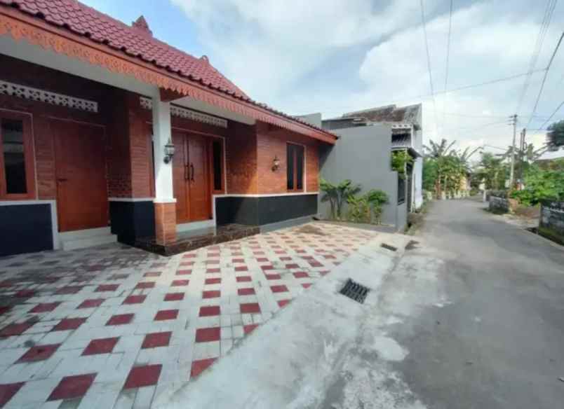 dijual rumah jl godean km 7