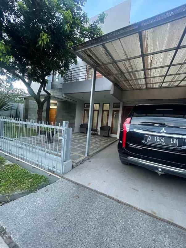 dijual rumah jl golf barat arcamanik