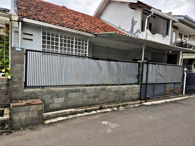 dijual rumah jl jupiter margahayu raya