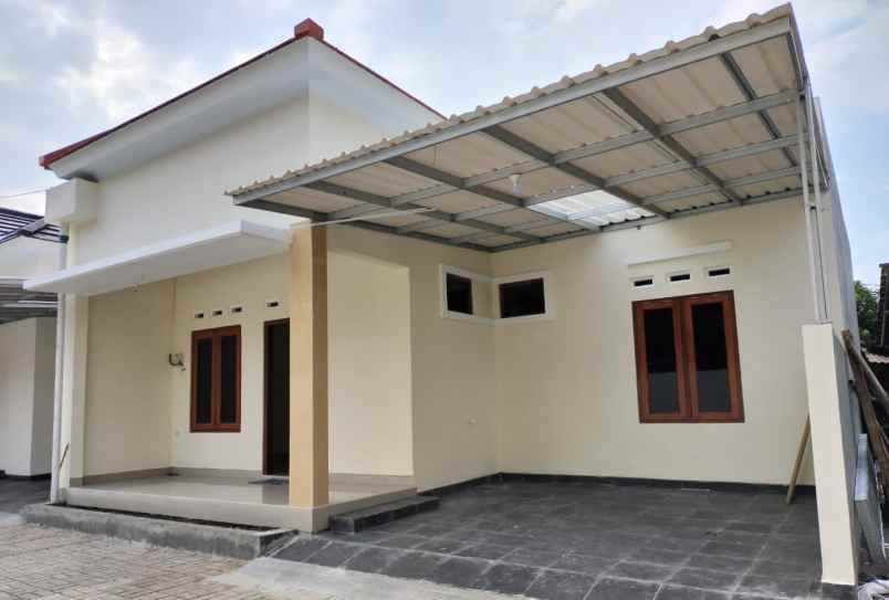 dijual rumah jl kaliurang km 10