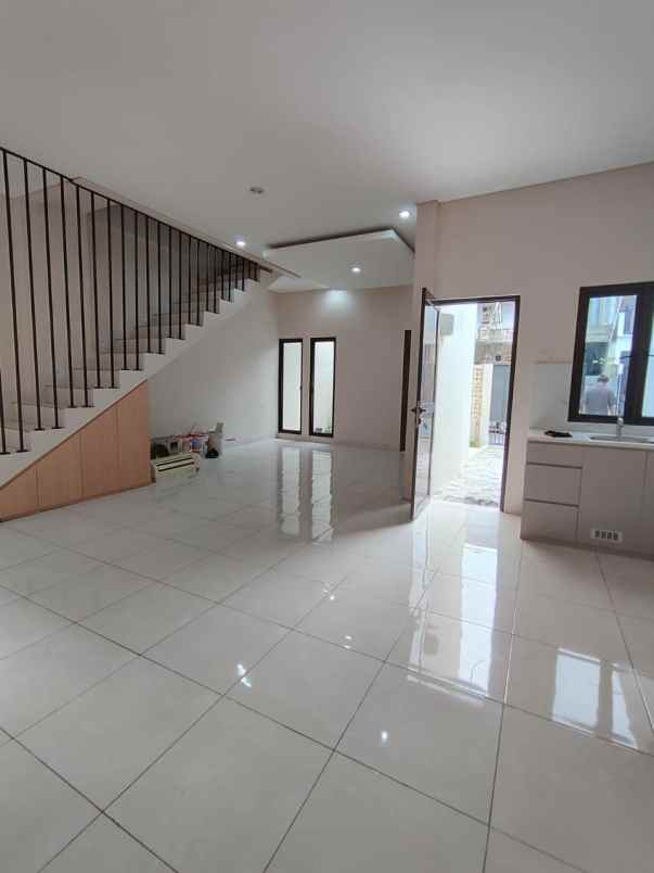 dijual rumah jl kayu putih rawamangun