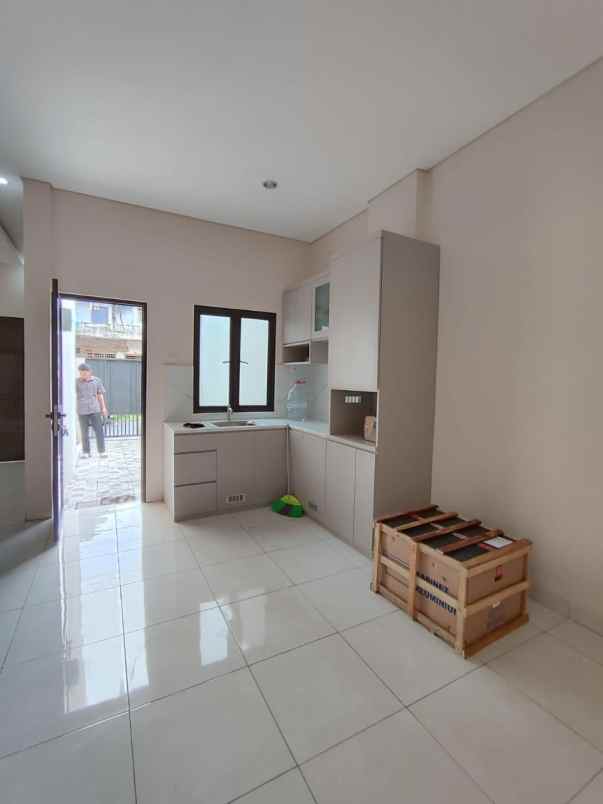 dijual rumah jl kayu putih rawamangun