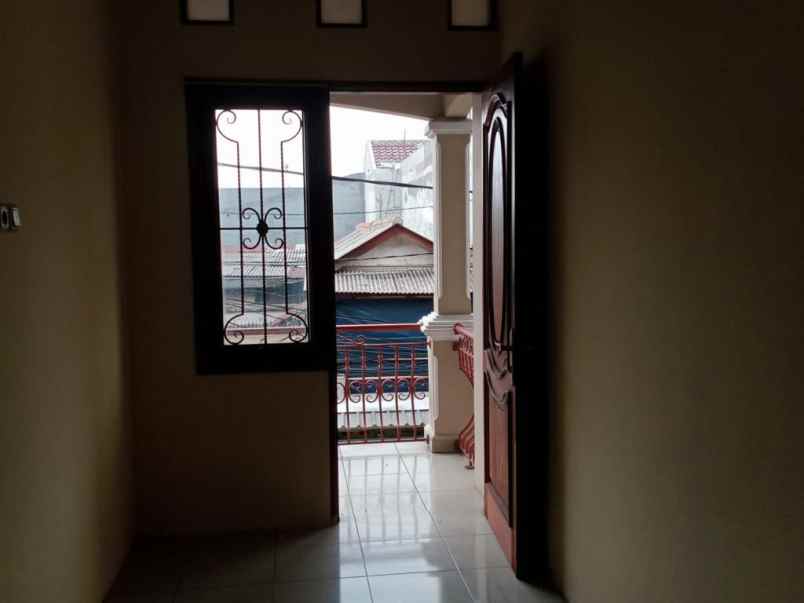 dijual rumah jl kebon baru tebet