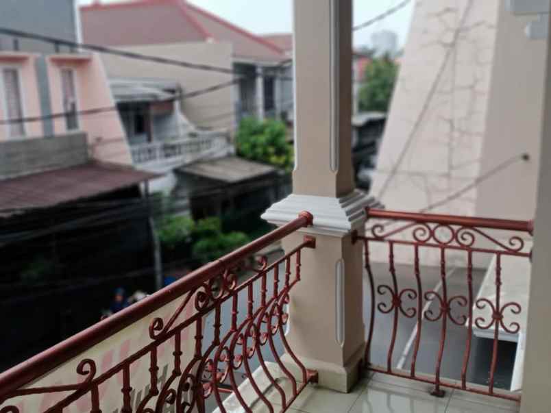 dijual rumah jl kebon baru tebet