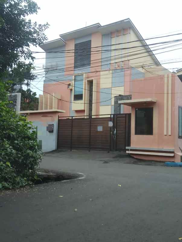 dijual rumah jl kemanggisan