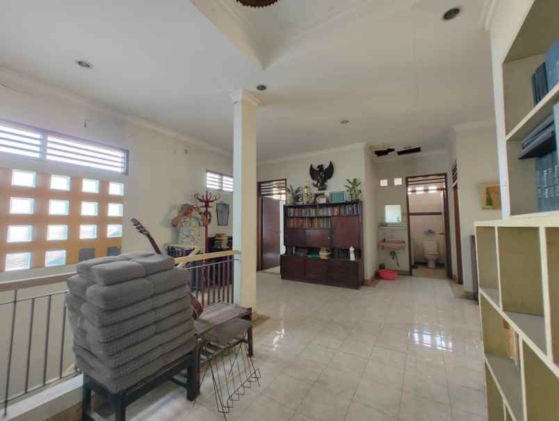 dijual rumah jl kesehatan