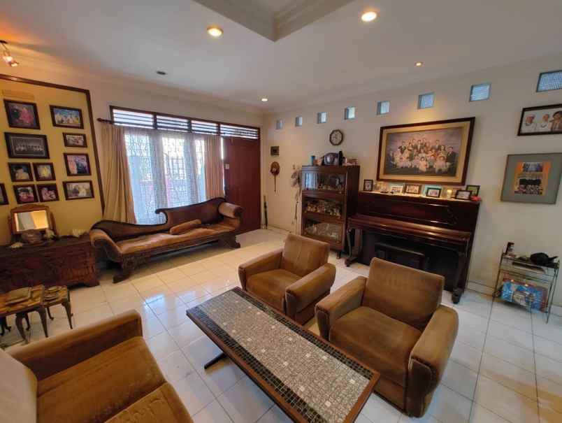 dijual rumah jl kesehatan