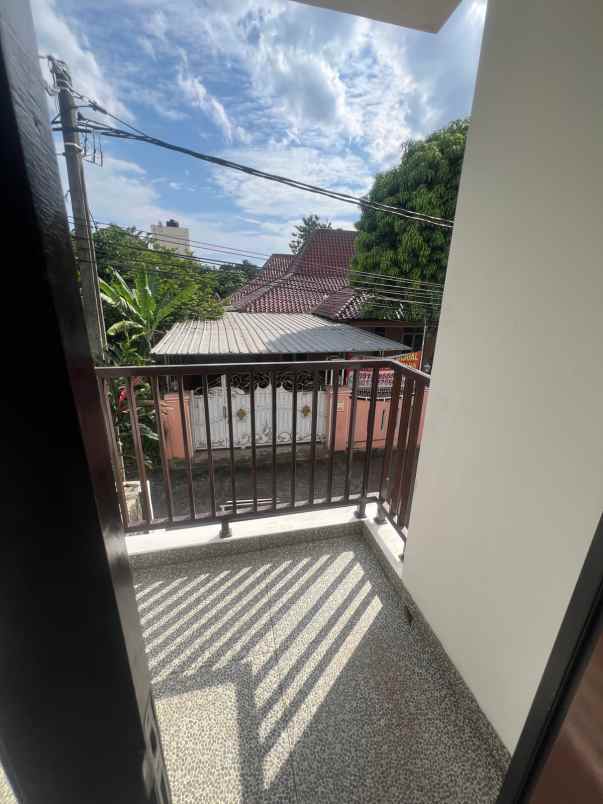 dijual rumah jl kodau jati kramat