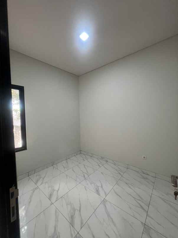 dijual rumah jl kodau jati kramat