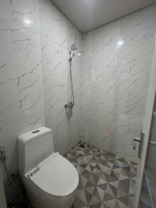 dijual rumah jl kodau jati kramat