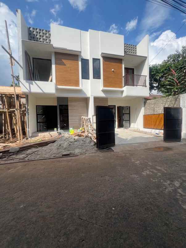dijual rumah jl kodau jati kramat