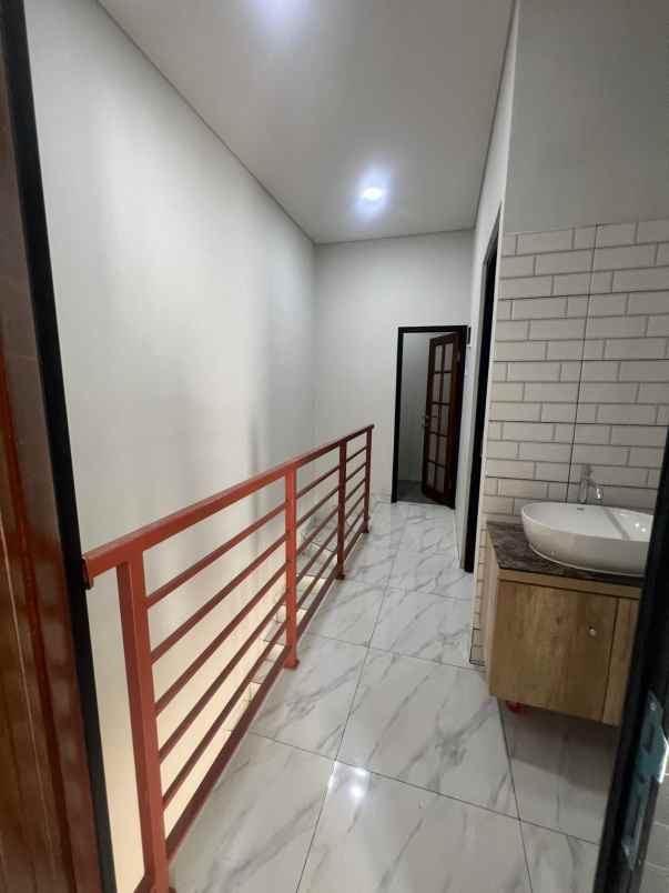 dijual rumah jl kodau jati kramat