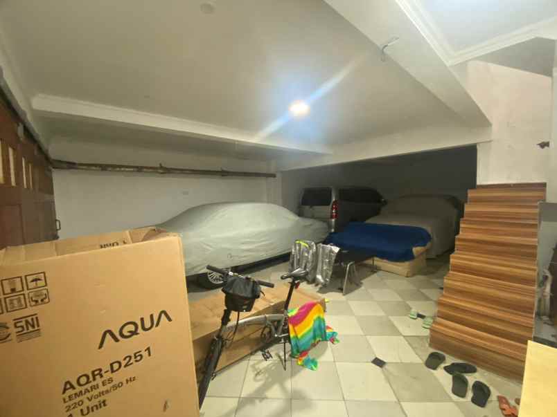 dijual rumah jl lesehatan veteran