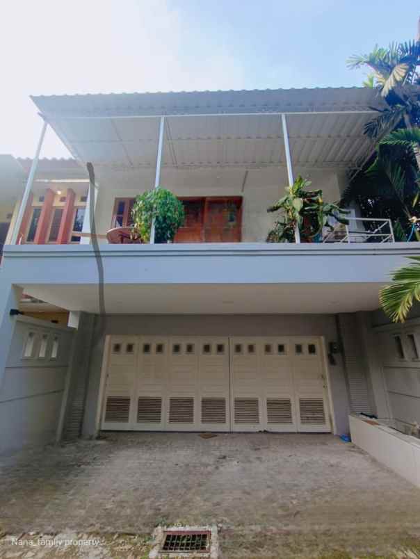 dijual rumah jl lesehatan veteran