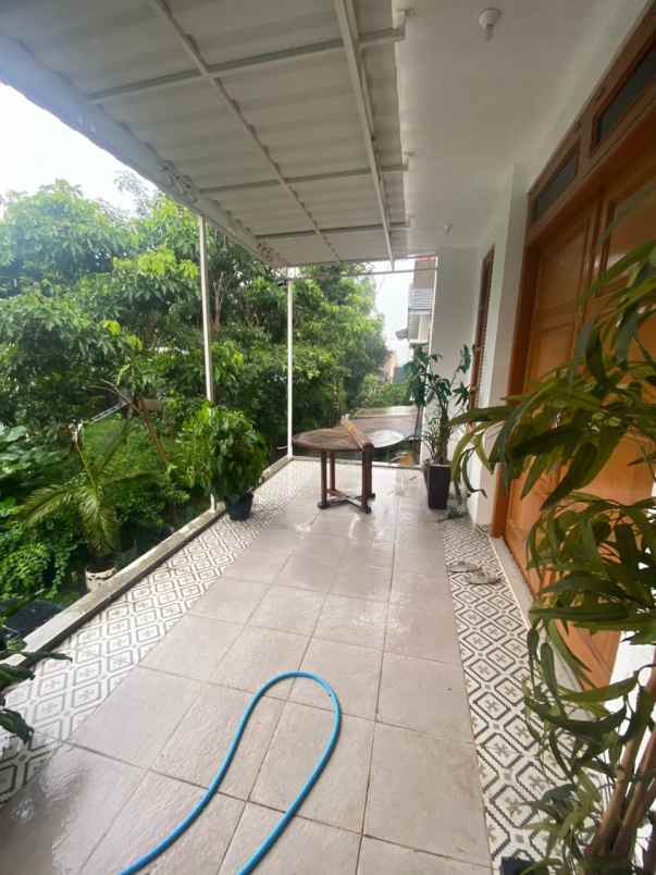 dijual rumah jl lesehatan veteran