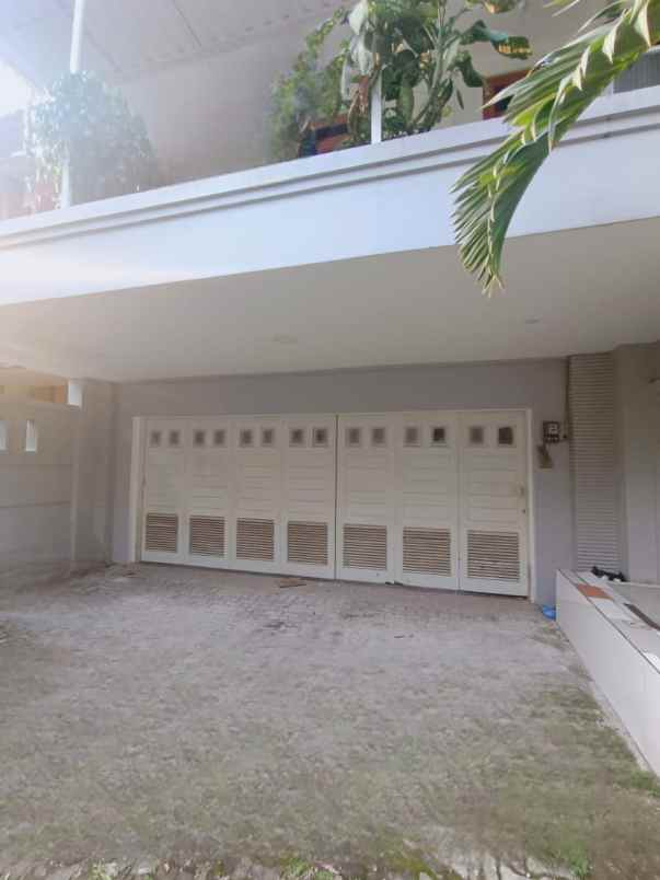 dijual rumah jl lesehatan veteran