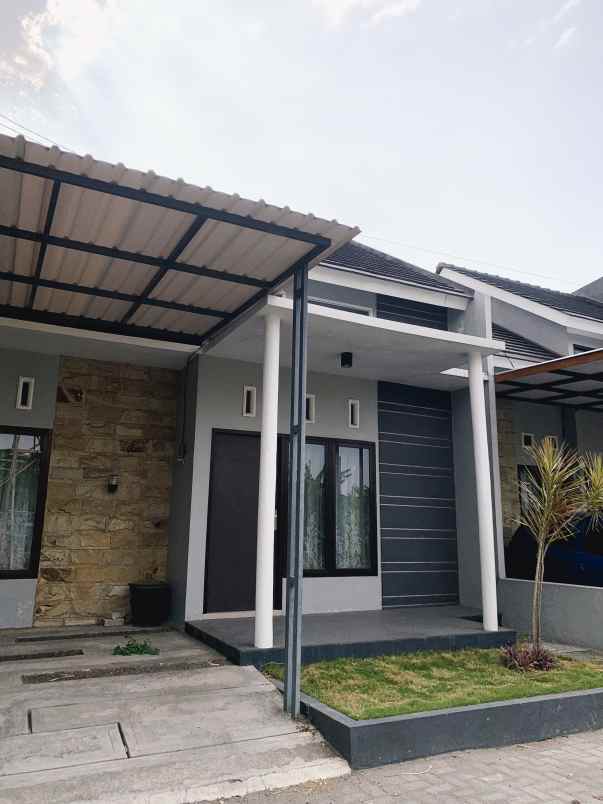 dijual rumah jl mangunkarso no 48 toyoresmi